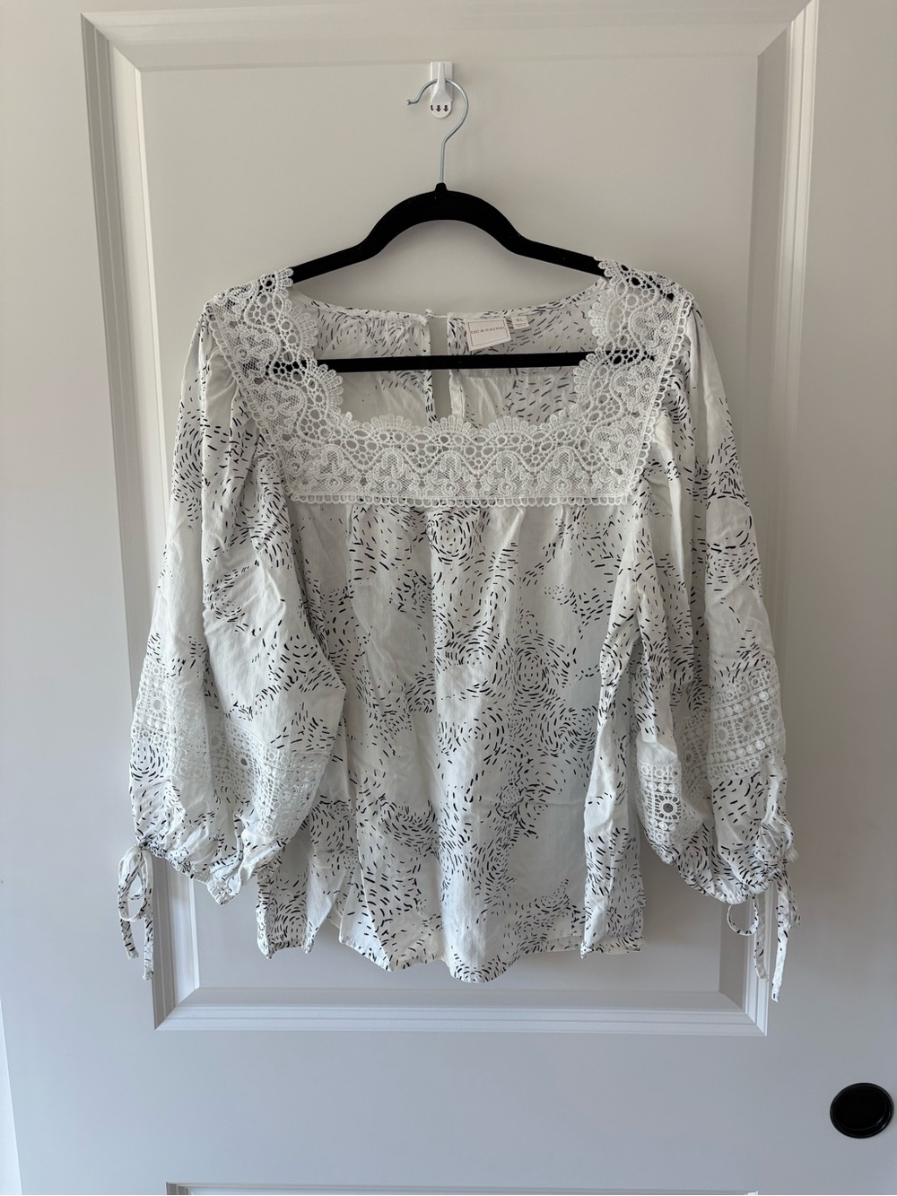 Zac & Rachel White Lace Trim Peasant Blouse with Black Pattern